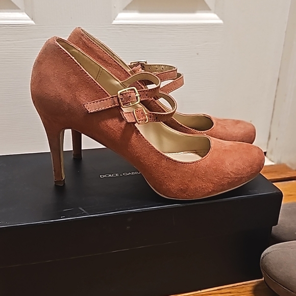 Two pairs of shoes, size 8.5 heels/booties - Picture 2 of 5